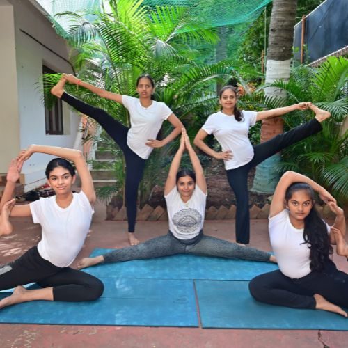 Handdrawn Circle Logo